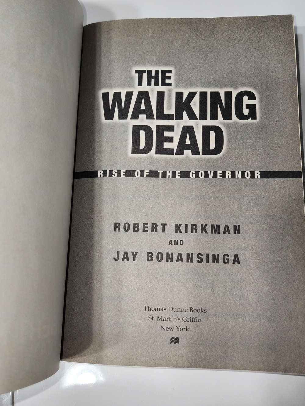 The Walking Dead: Rise of the Governor by Robert Kirkman - Picture 3 of 10